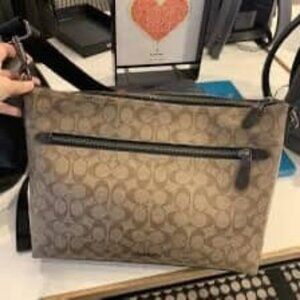 coach Graham Soft Messenger In Signature Canvas